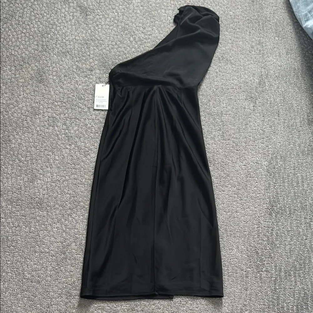 Elegant Black One-Shoulder Midi Dress - Picture 1 of 4